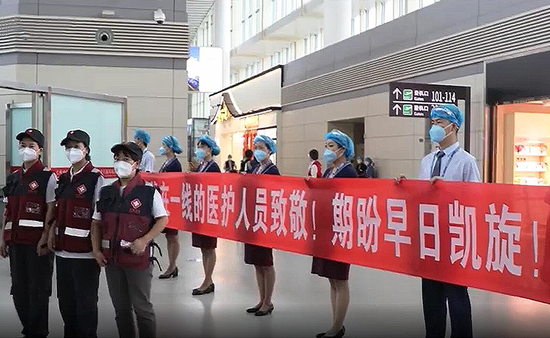 甘藏同心 合力战疫丨兰州中川国际机场全力保障甘肃援藏医疗队包机航班